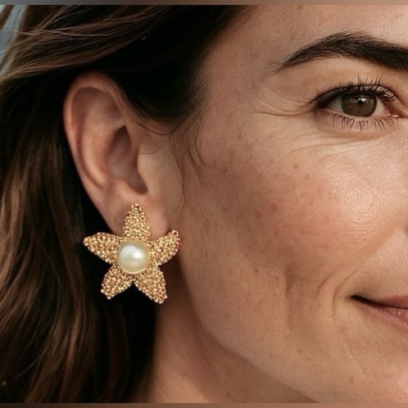 Vintage Kenneth Jay Lane Pearl & Gold Starfish Clip Earrings - Picture 4 of 7